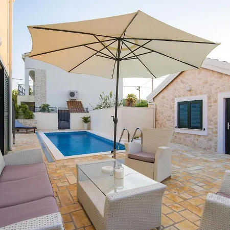 Luxury With Private Pool Near Sea In 别墅 维耶拉克