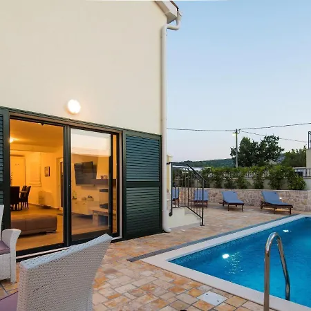 Luxury With Private Pool Near Sea In 别墅 维耶拉克