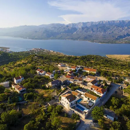 Luxury With Private Pool Near Sea In