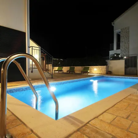 Luxury With Private Pool Near Sea In *