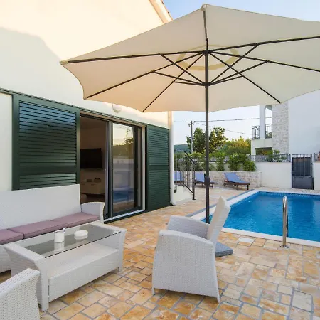 Luxury With Private Pool Near Sea In 别墅 维耶拉克
