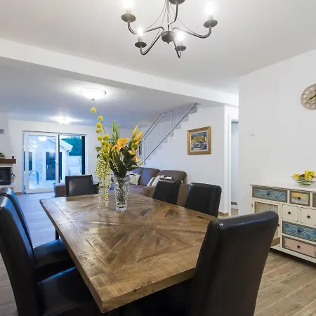 Villa Luxury With Private Pool Near Sea In